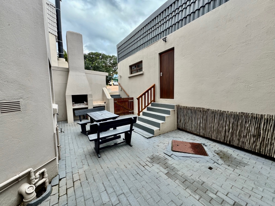 To Let 3 Bedroom Property for Rent in Stilbaai Wes Western Cape